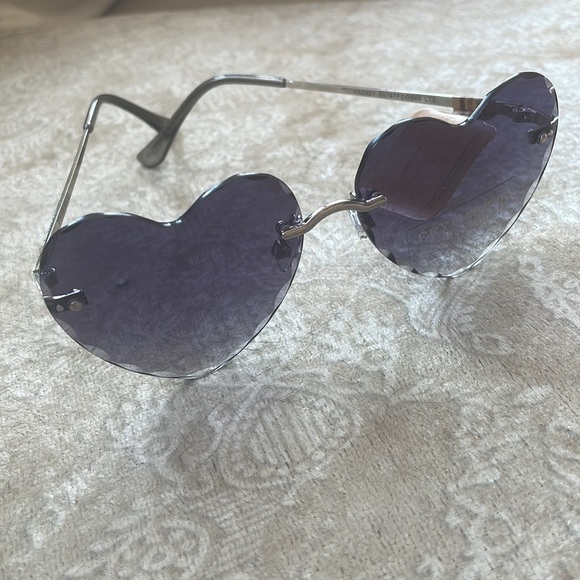 Brand New Frye & Co Heart Shape Sunglasses Beveled Gradient Lens 100% UV Protect - Picture 7 of 15